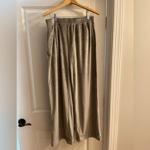 NWOT Skims Velour Wide Leg Pants